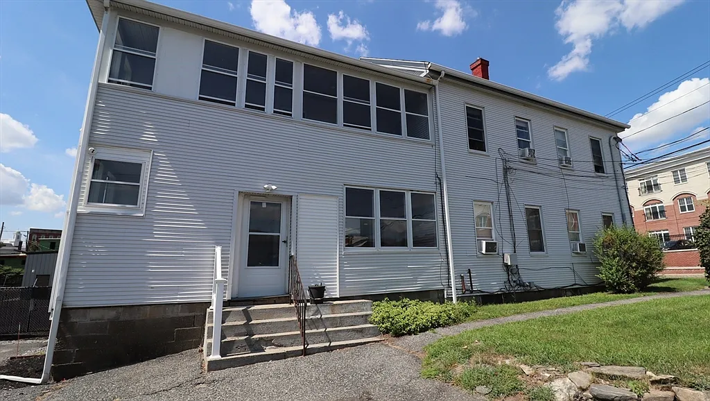 1 bed, 1.0 bath, 999 sqft, $1,650 — Photo 1