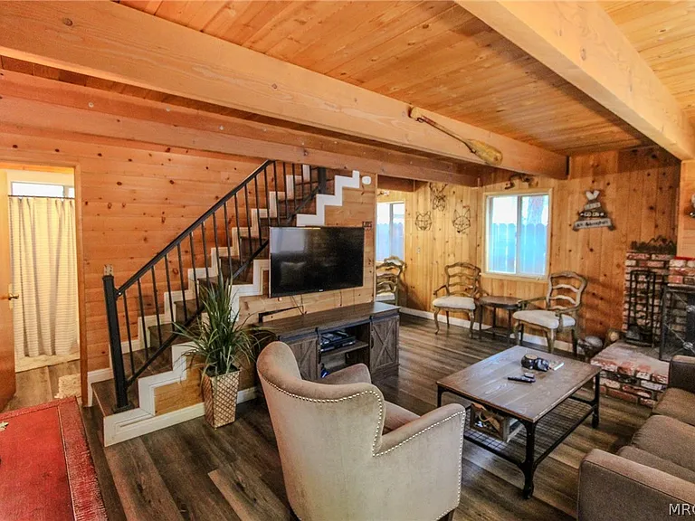202 W Sherwood Blvd — Photo 2