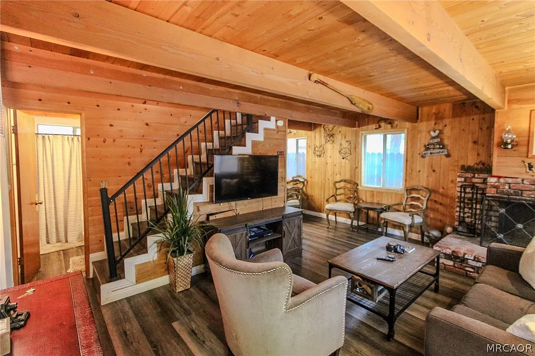 Building Photo - 202 W Sherwood Blvd