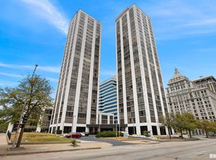 123 SW Jefferson Ave #E25A, Peoria, IL 61602