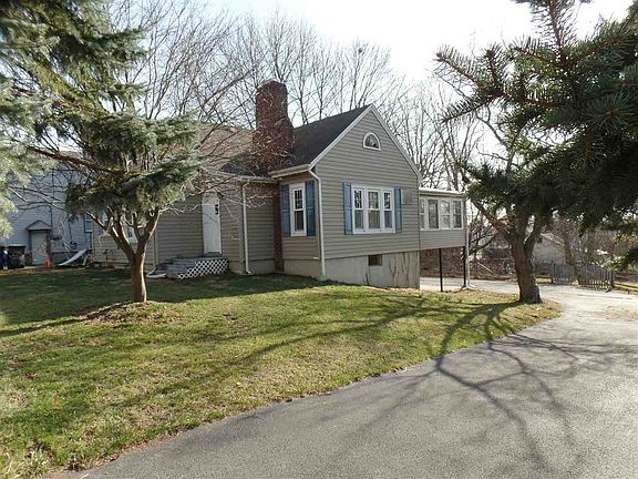 2nd image of 52 Woodlawn Ave