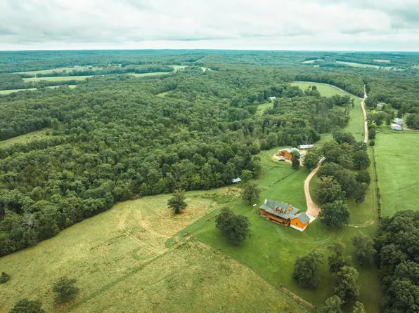 7272 Hardecke Rd, Sullivan, MO 63080