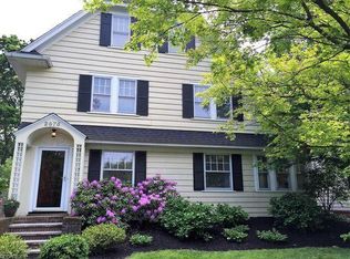2676 W Saint James Pkwy, Cleveland Heights, OH