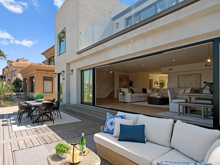 3611 Riviera Dr — Photo 24