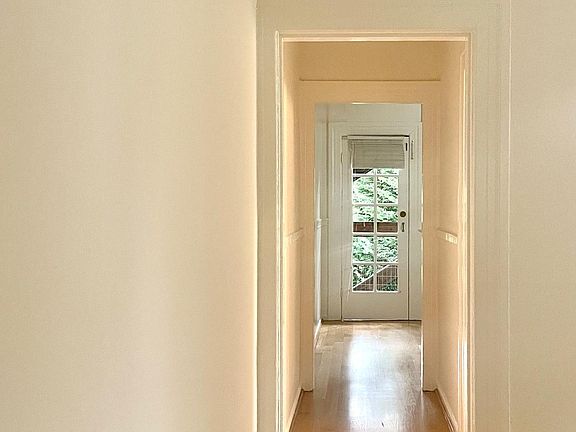 4th image of 181 Castro St #1