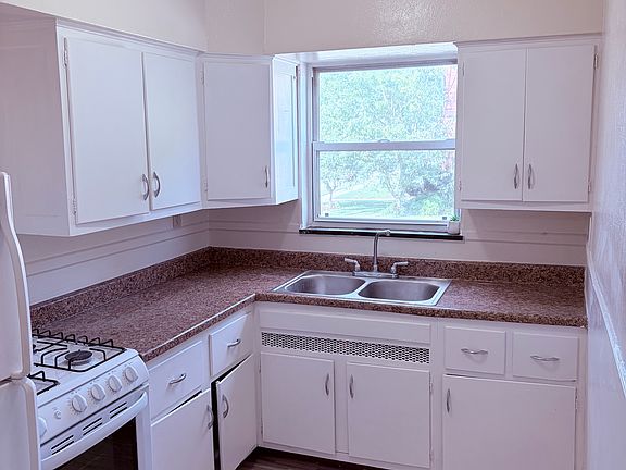 2nd image of 601 Hadley Ave APT 4