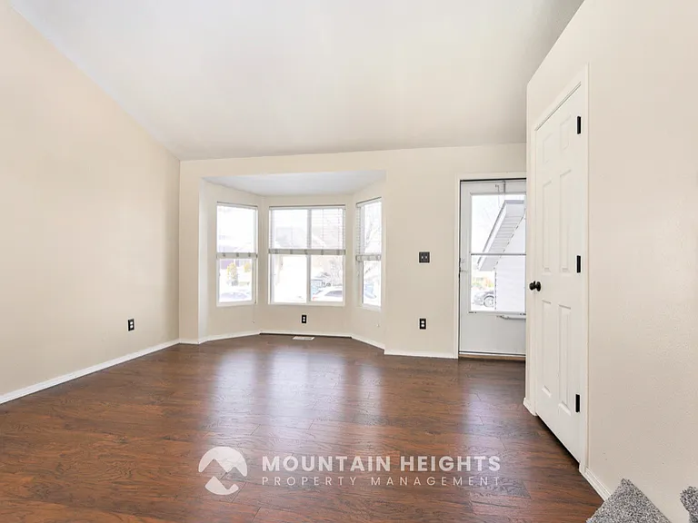 1953 W Black Angus Dr — Photo 2