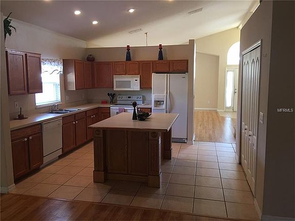 5th image of 202 Clydesdale Cir