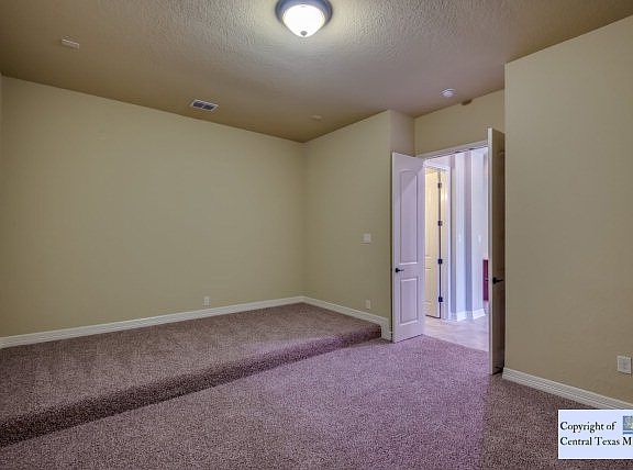 2nd image of 942 S Woodland Oaks