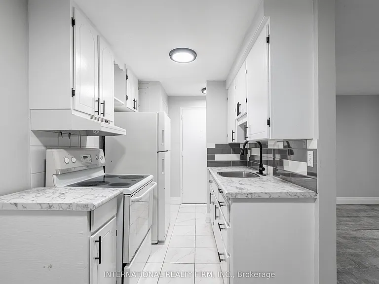 24 Brookside St N #2 — Photo 1