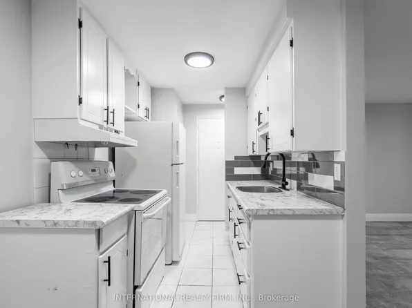 24 Brookside St N #2, London, ON N5Z 3J3