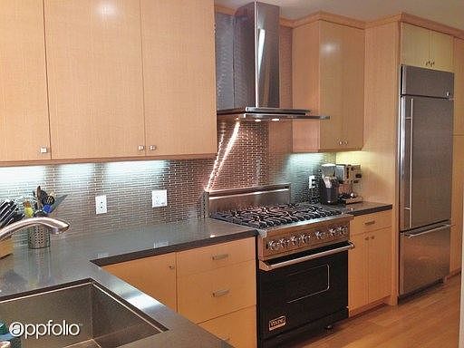 4th image of 1327 7th Ave #8