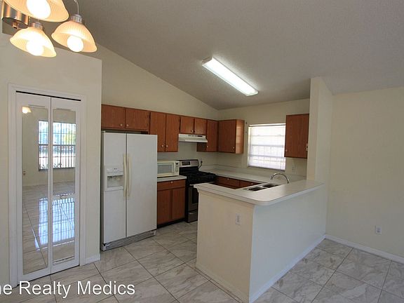 4th image of 5404 Regal Oak Cir