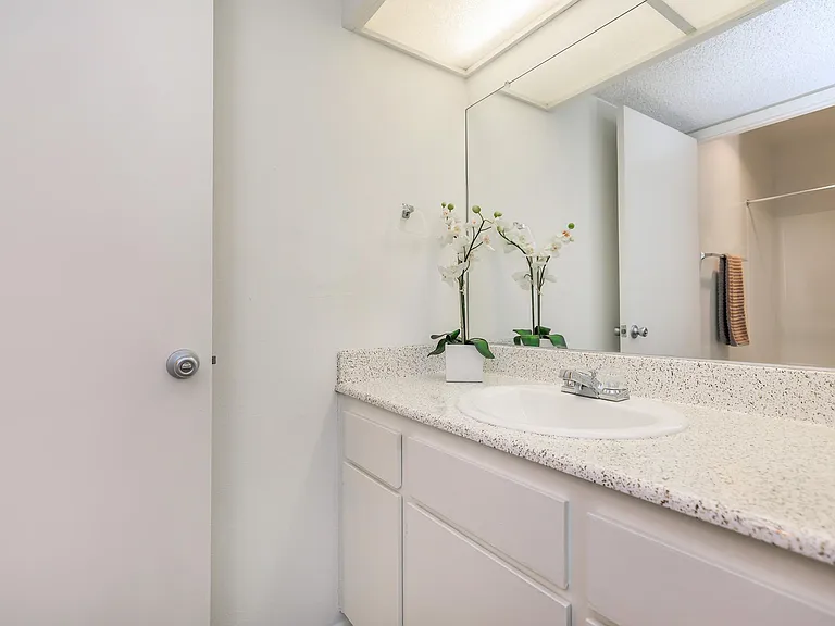 Country Hills Apartment Homes — Photo 26