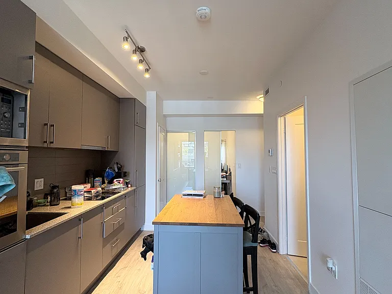 576 Front St W #1002 — Photo 8