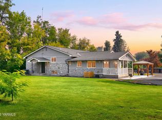 3201 Southcreek Dr, Yakima, WA 98903