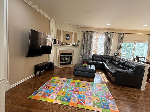 5th image of 2817 Peachtree Cir