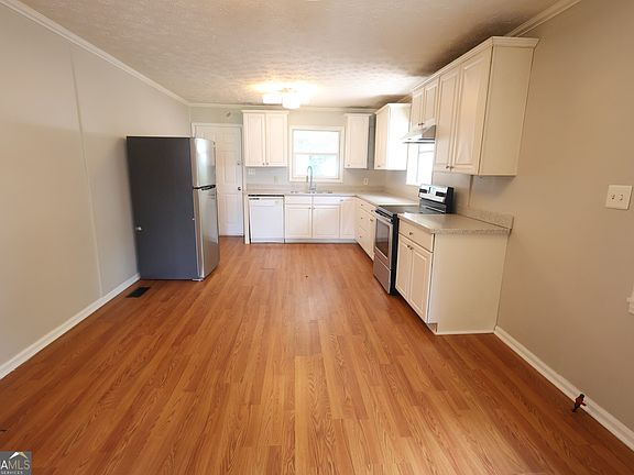 5th image of 615 N Jefferson St NE