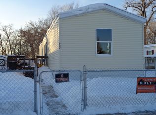 607 W Meadow Ln, Mandan, ND 58554