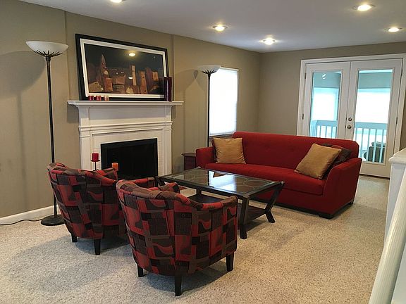 Living room w/ gas fireplace