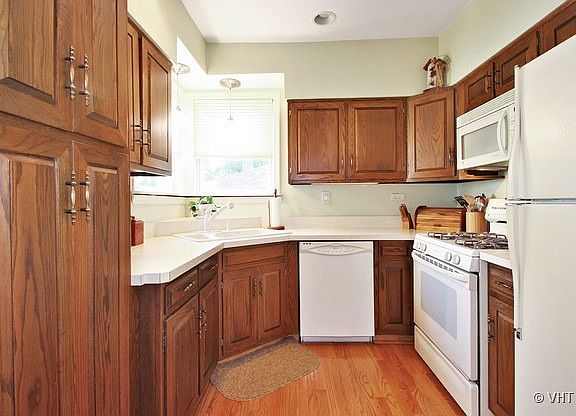 3rd image of 6735 N Ionia Ave