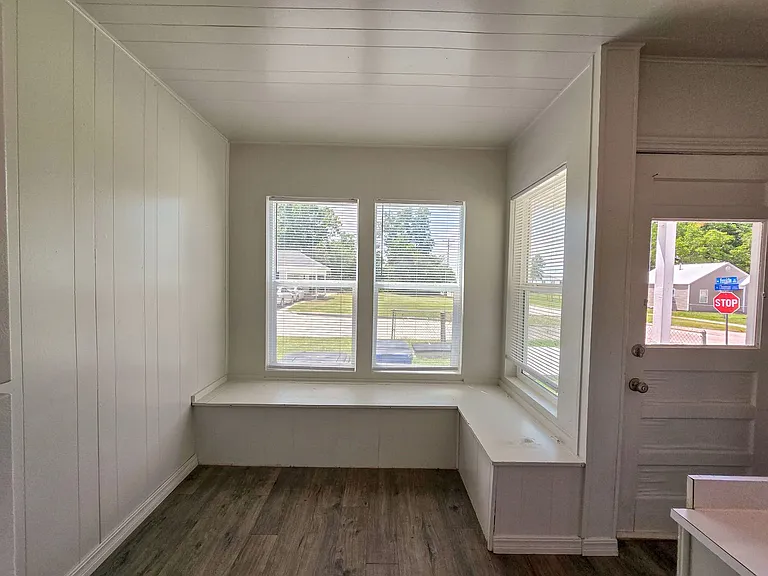 635 W Franklin St — Photo 11