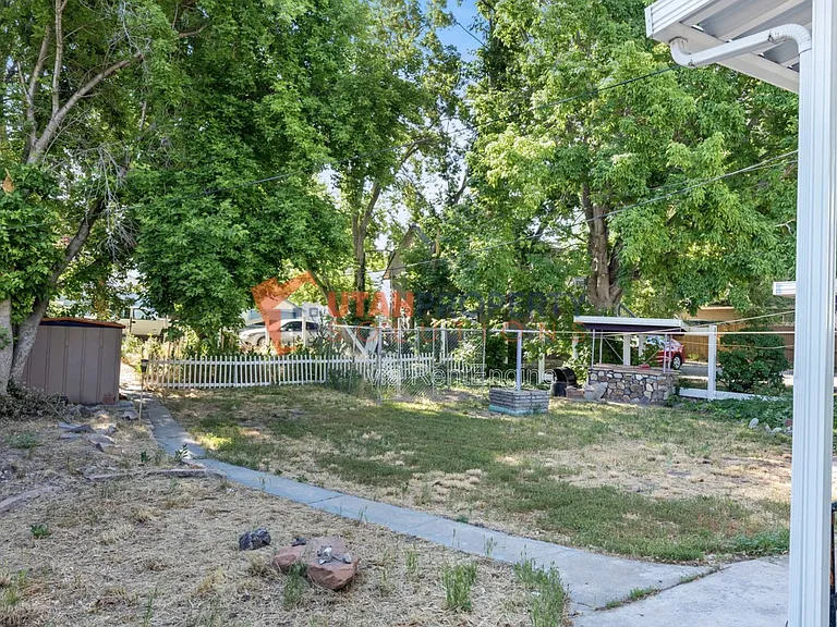 2263 S Green St — Photo 9