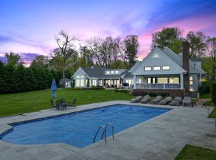 28 Cornwells Beach Rd, Port Washington, NY 11050