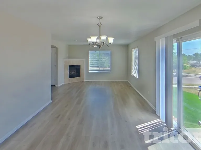 2728 Sierra Springs Dr — Photo 5