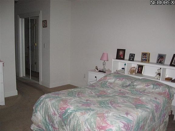 4th image of 12 Sandridge Ln Unit 12