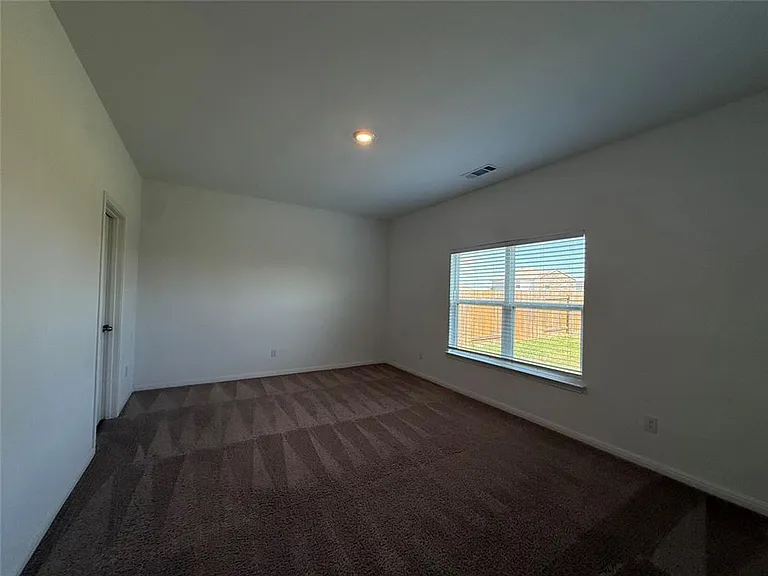 140 Maywood Ln — Photo 9