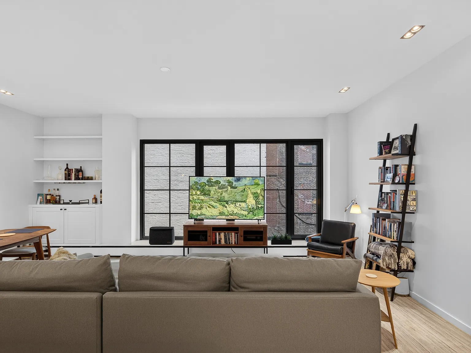 225 West 17th Street — Photo 4