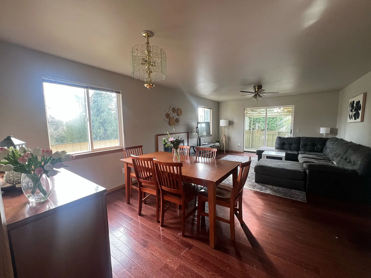 6 bed, 2640 sqft, $5,800 — Photo 1