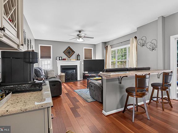 3rd image of 10 Buck Ln