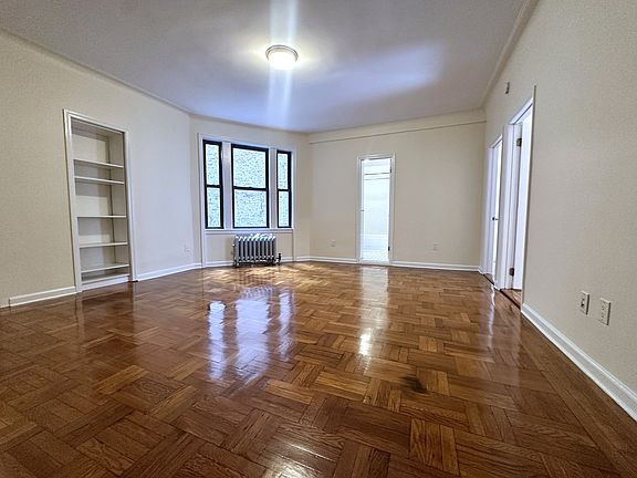 5th image of 55 W 55th St APT 4B