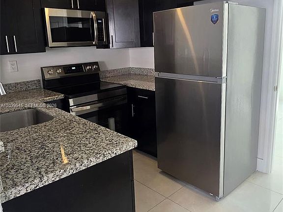 4th image of 2154 W 60th St APT 12111