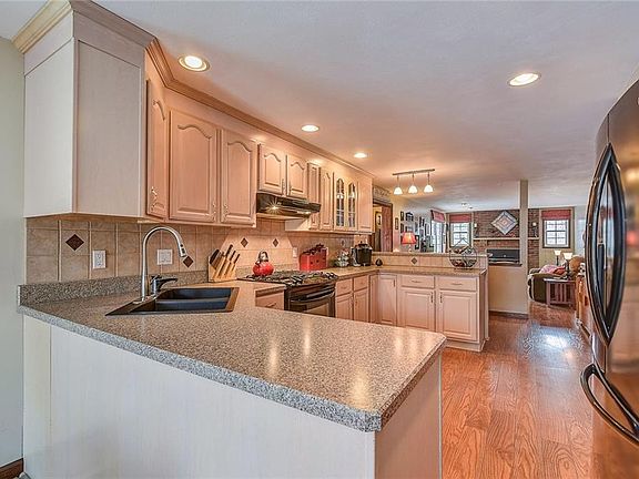 4th image of 4070 Balboa Dr