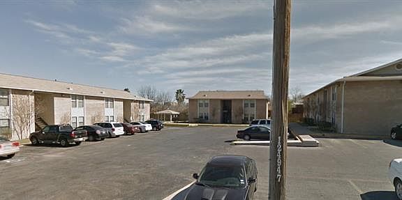 5th image of 820 N Bibb Ave