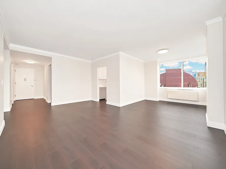 160 Riverside Blvd #21F — Photo 8