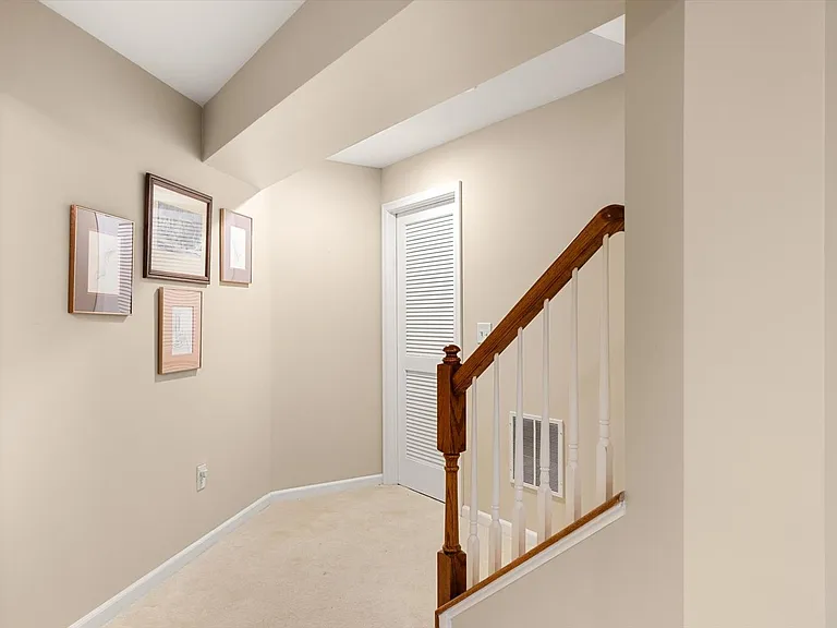 301 Adelaide Dr — Photo 36