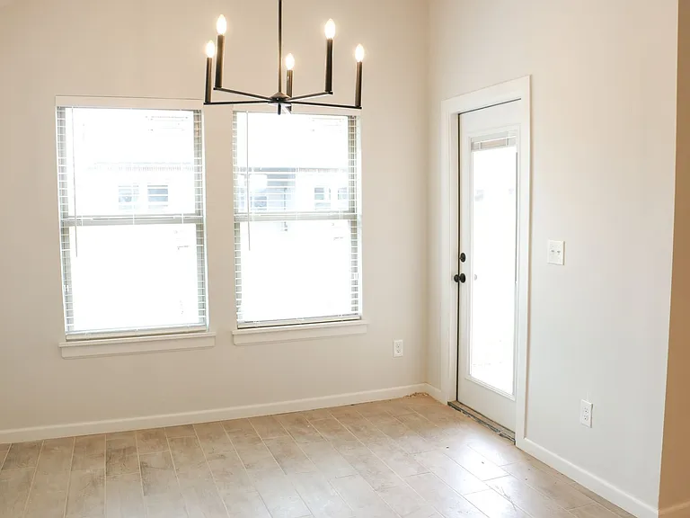 623 Trails End Dr — Photo 5