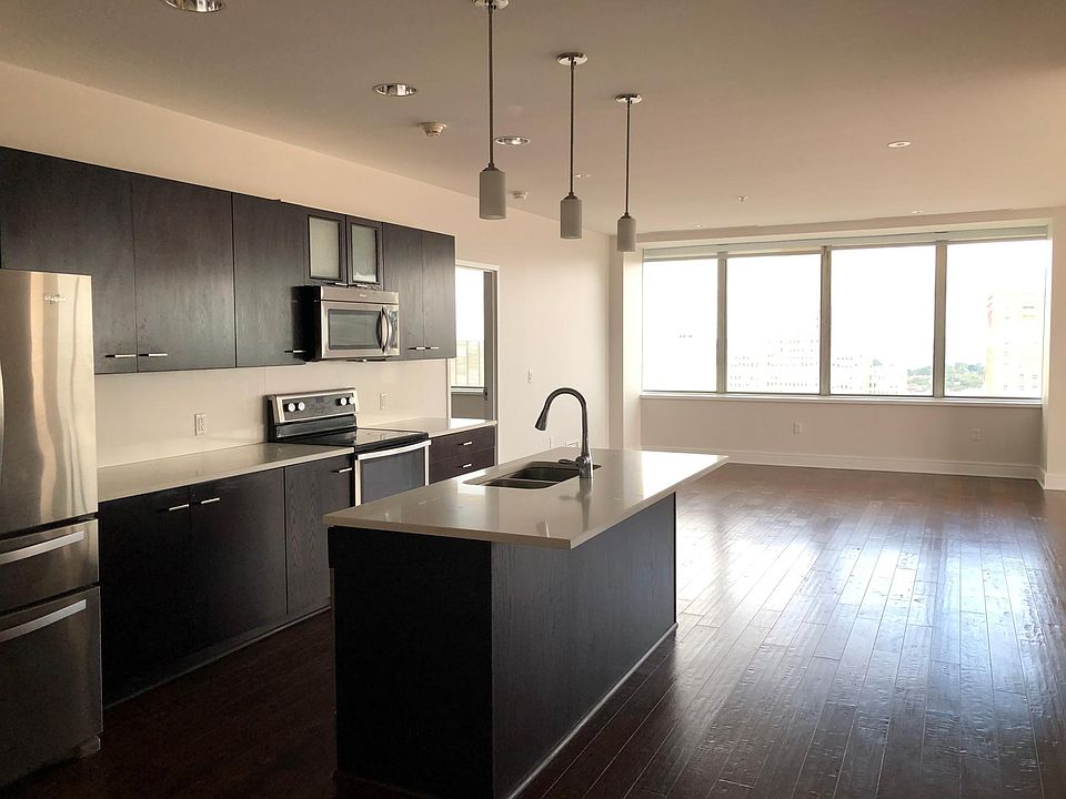 1st image of 10 Lafayette Sq #1705