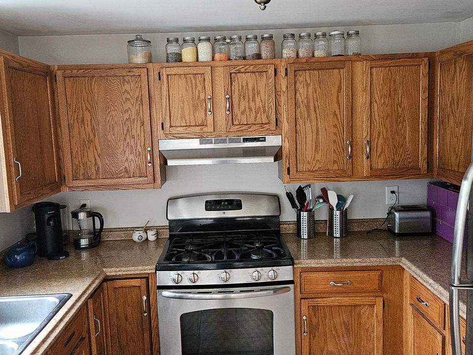 gas stove/ oven, dishwasher,