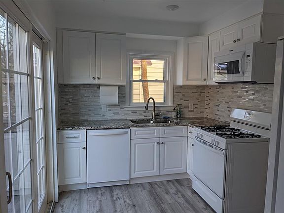 2nd image of 16 Mozart St