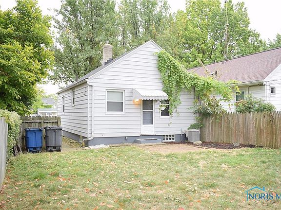 3rd image of 928 Geneva Ave