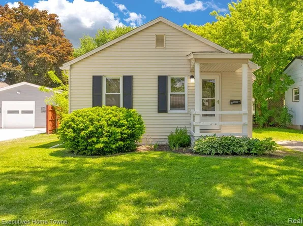 2720 Walnut St, Port Huron, MI 48060