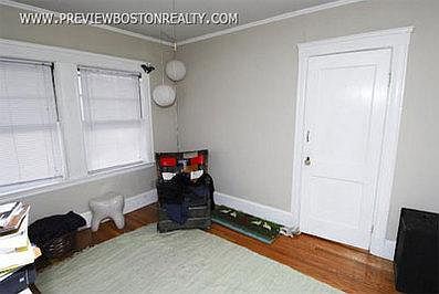 2nd image of 8 Hobson St #D1