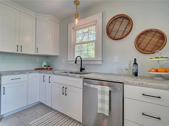 Brand new beautiful kitchen. 