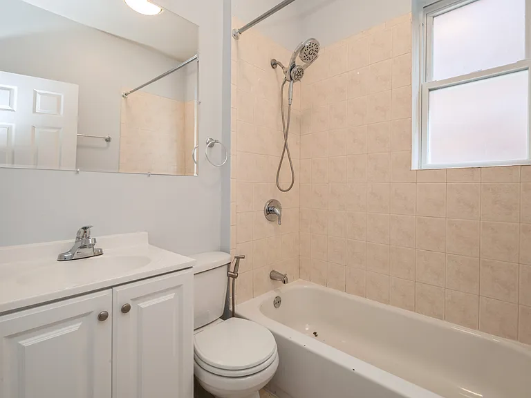 425 E 41st St #2 — Photo 12