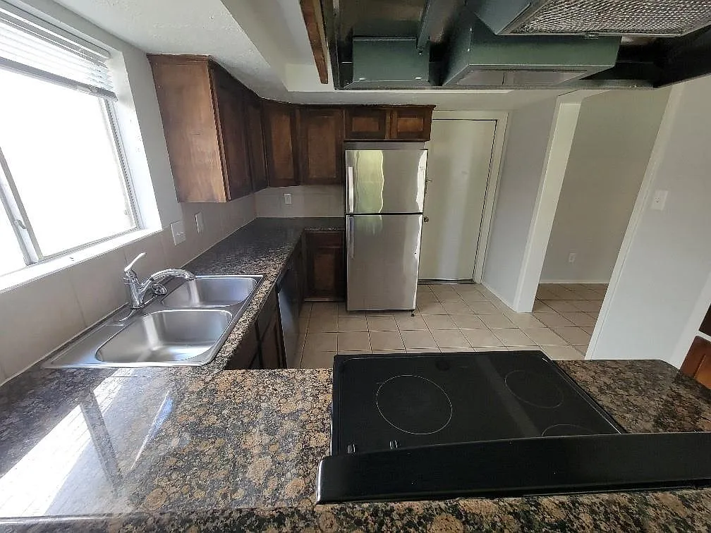 3 bed, 2.0 bath, 1488 sqft, $1,825 — Photo 3